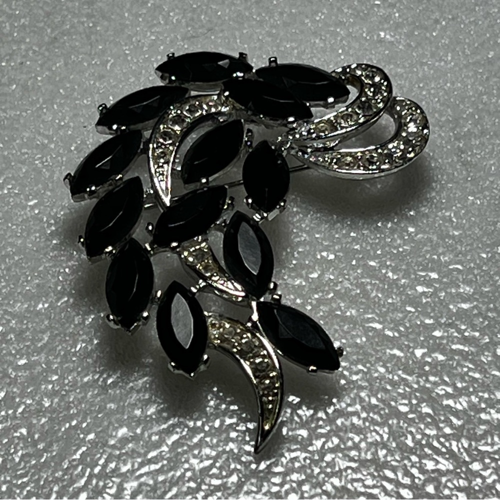 Vintage Sarah Coventry 1960s Black Diamonte Vienna Nights Floral Spray Brooch - Picture 3 of 9